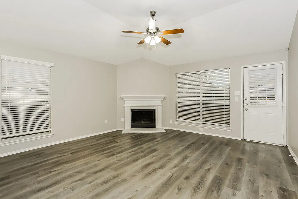 4 bed, 2.0 bath, 1872 sqft, $2,010 — Photo 3