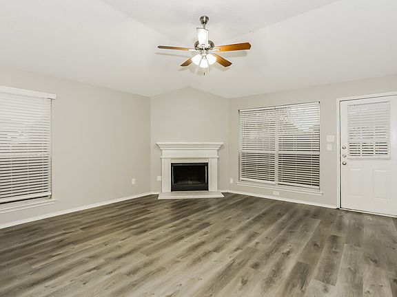 3rd image of 2412 Ensenada Ln