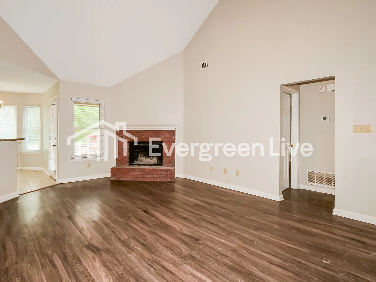 3 bed, 2.0 bath, 1528 sqft, $1,845 — Photo 3