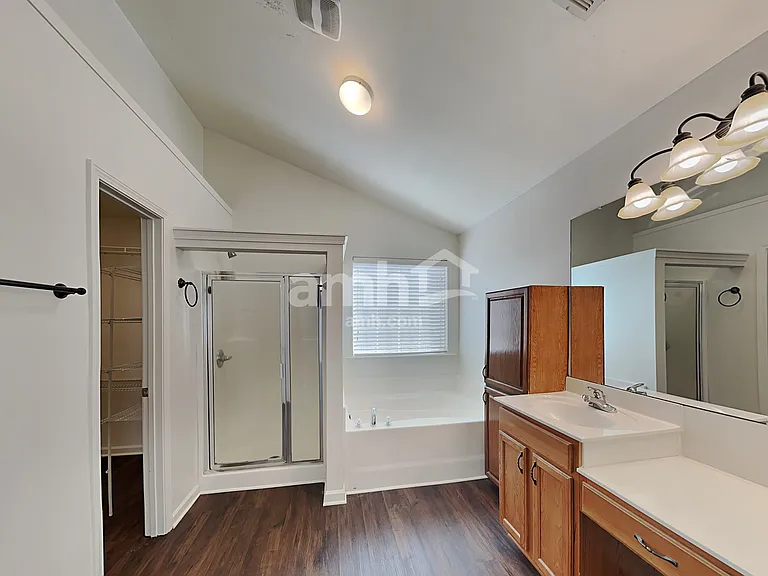 4059 Houldsworth Dr — Photo 12