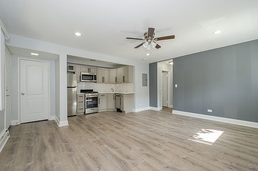 3rd image of 7606 N Eastlake Ter APT 1D