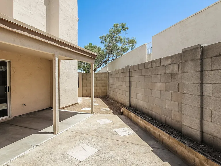 2345 E Gelding Dr — Photo 16