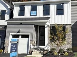 20 Grayson Ln, Downingtown, PA 19335