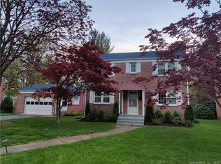 290 Auburn Rd, West Hartford, CT 06119