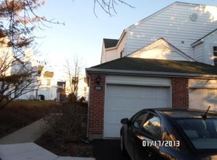 100 Hampton Blvd, Lake Bluff, IL 60044