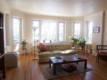 2nd image of 3834 N Richmond St #2S