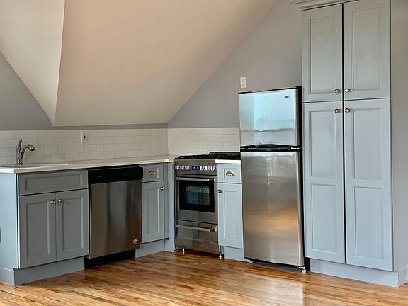 2nd image of 84 Fairview Pl APT 3