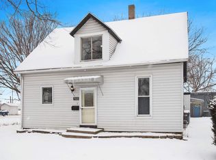 703 S 3rd St, Pekin, IL 61554