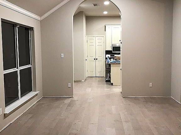 4th image of 505 Shady Oak Dr