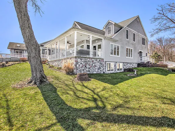 101 Lakeside Dr, Quincy, MI 49082