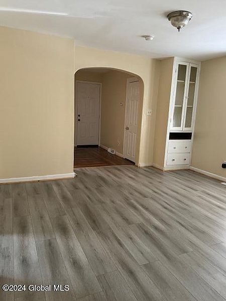 4th image of 47 Lexington Avenue