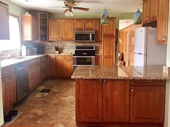 3rd image of 9741 Applewood Rear Dr