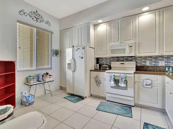 1 Harbour Isle Drive E #204, Fort Pierce, FL 34949