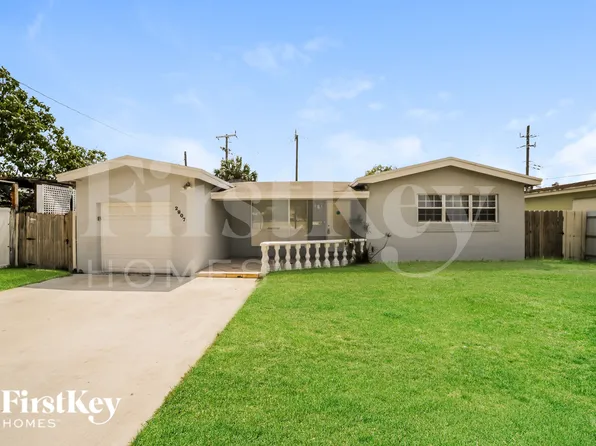 2807 Utopia Dr, Hollywood, FL 33023