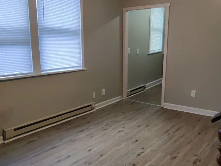 908 E Main St — Photo 3