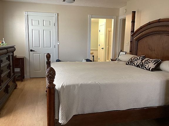 Master with walk-in closet