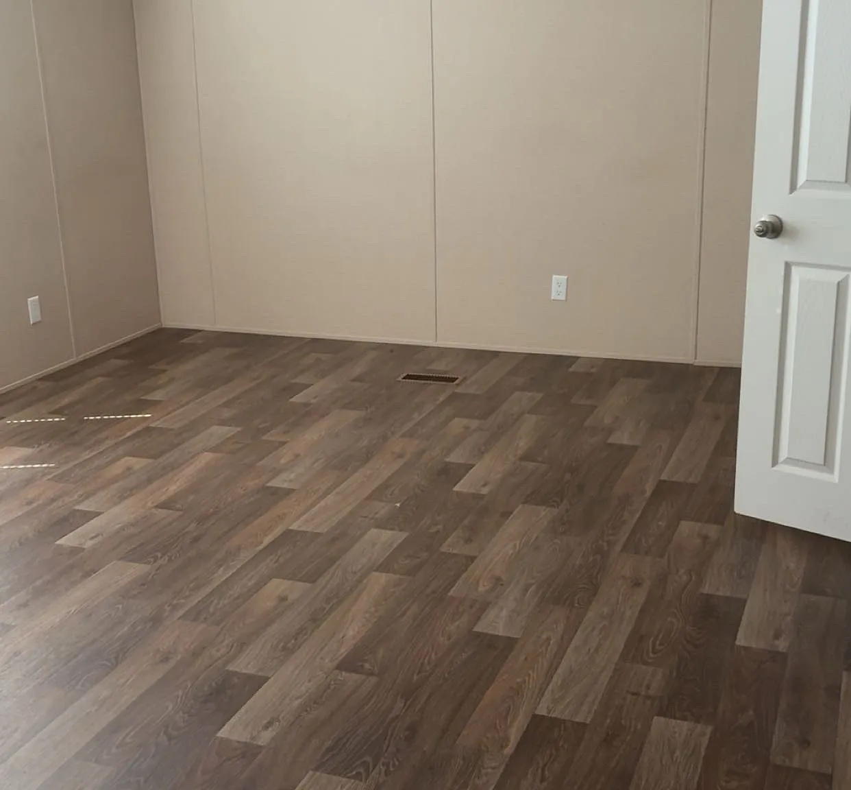 4 bed, $2,000 — Photo 1