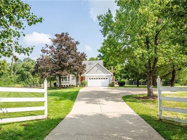 860 Bradbury Rd, Cincinnati, OH 45245