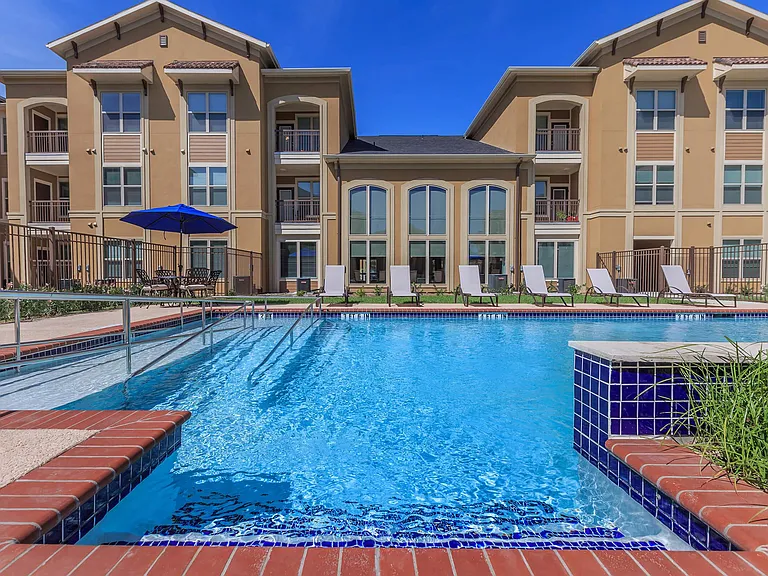 Midway Villas Apartments — Photo 11