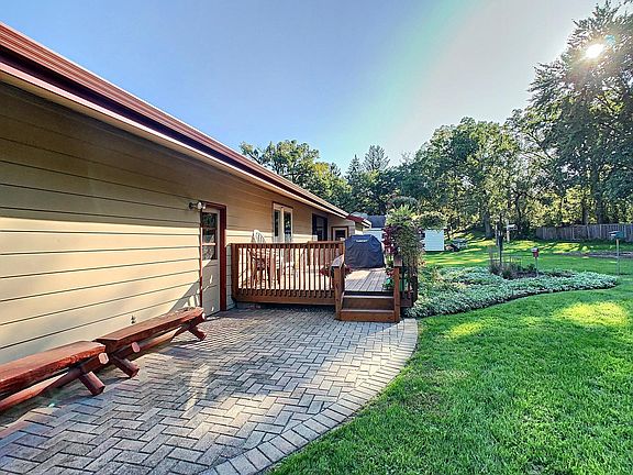 5th image of 4413 Wildwood Dr