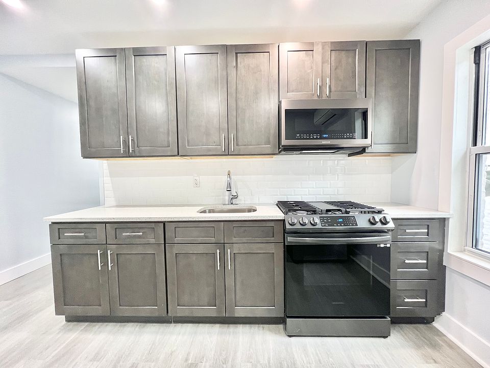 1st image of 2275 West St #2R