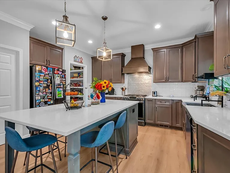 6000 Thrush Ct — Photo 24