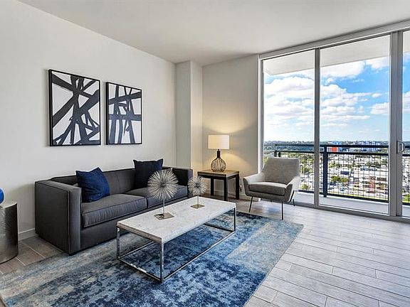 2nd image of 123 NE 1st Ave #808