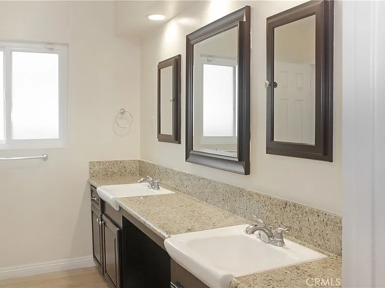2513 Birch St — Photo 29