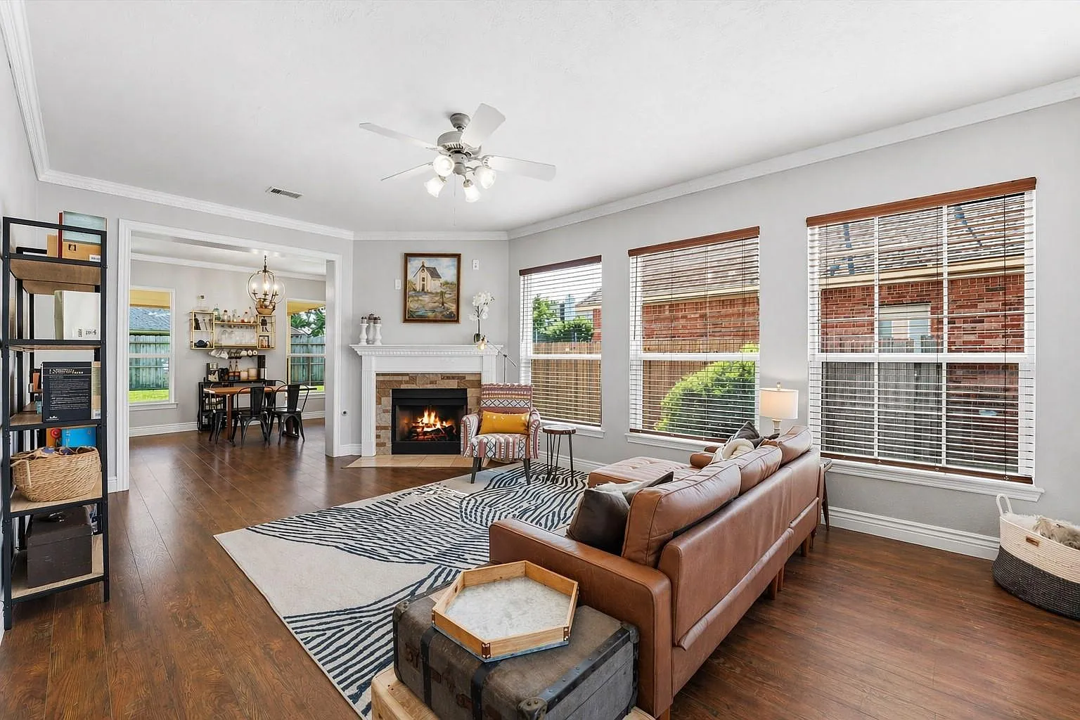 3 bed, 2.5 bath, 2240 sqft, $2,900 — Photo 3