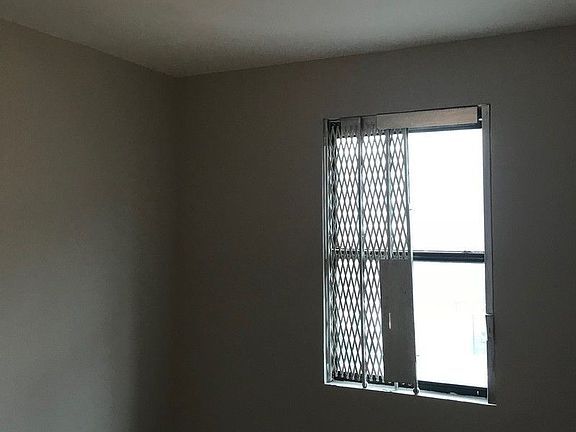 3rd image of 2608 Creston Ave APT 2E