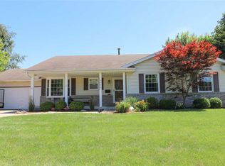 1534 W Queens Court Rd, Peoria, IL 61614