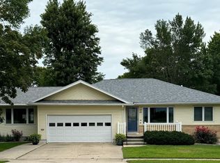 1215 E McGregor St, Algona, IA 50511