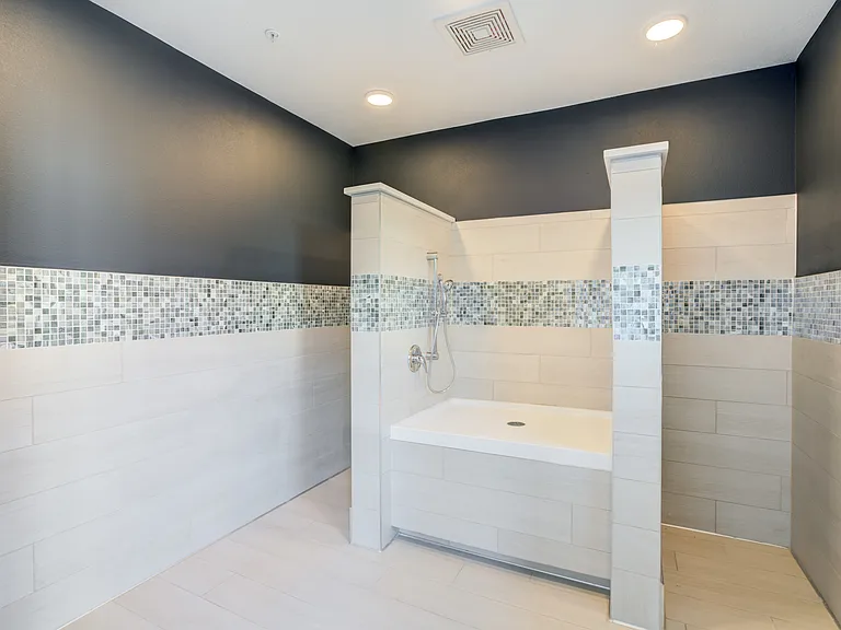 The Pointe at Siena Ridge 55+ Active Adult Apartment Homes — Photo 28