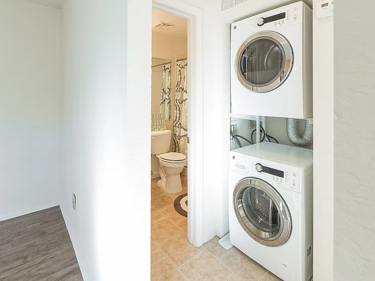 Full Sized Stackable Washer/Dryer
