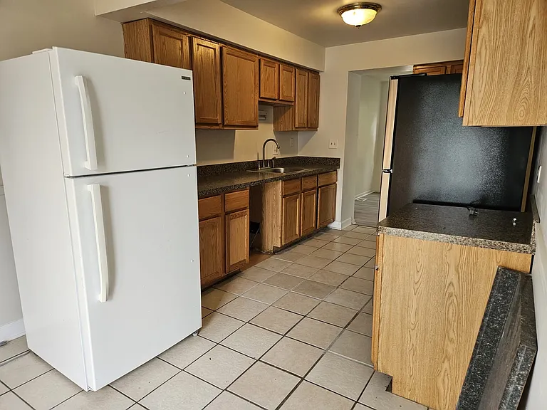 863 White Oak Ln — Photo 3