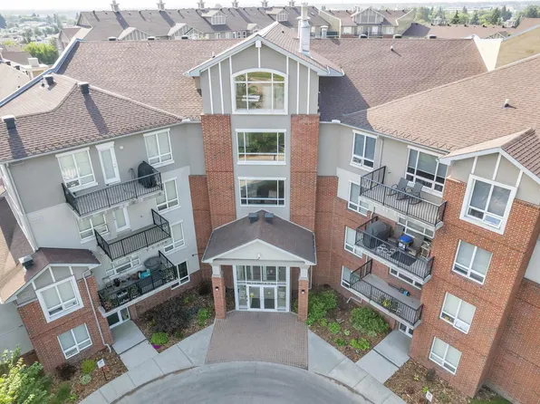 6315 135th Ave NW #104, Edmonton, AB T5A 5J7