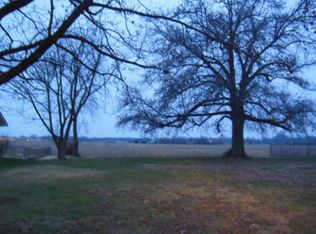 1631 N State Rd, Flora, IL 62839