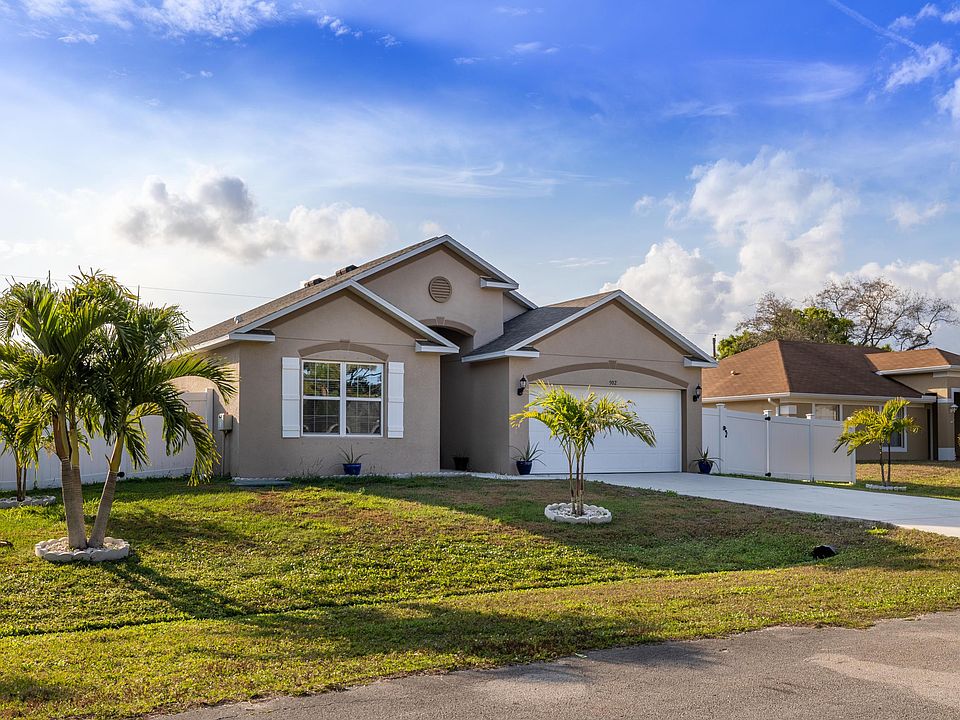 1st image of 902 SE Proctor Ln