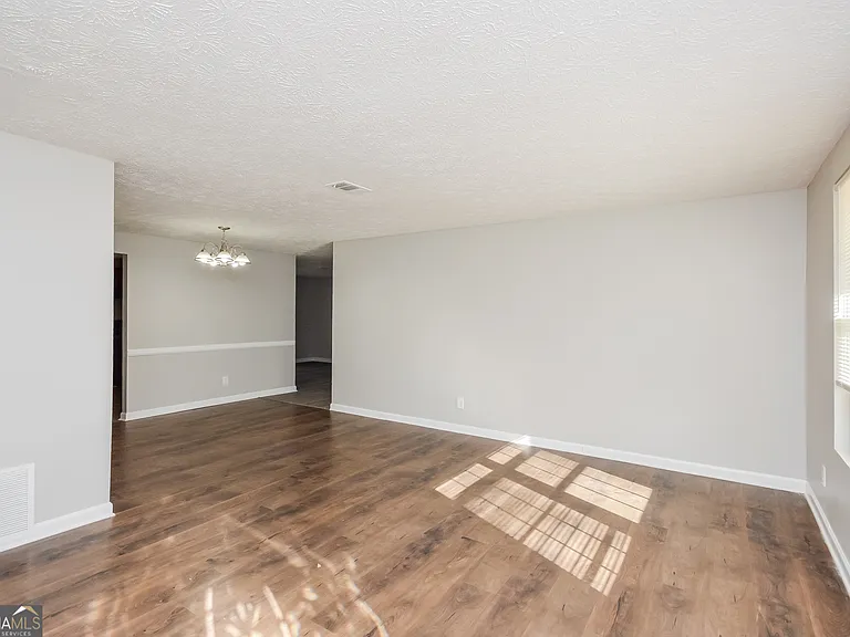 5176 Martins Crossing Rd — Photo 4