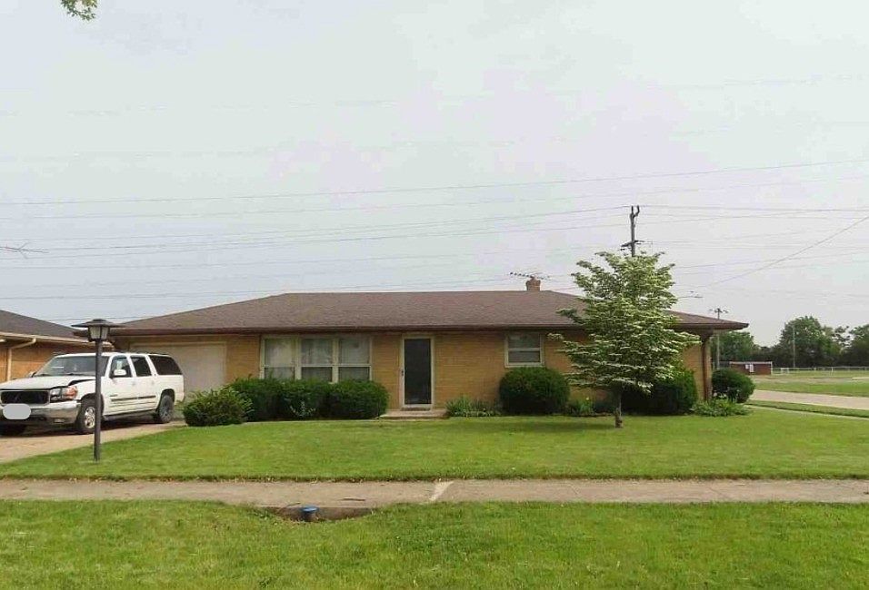 2nd image of 1800 Root St