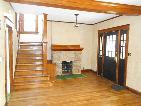 5th image of 134 Lawn Ave