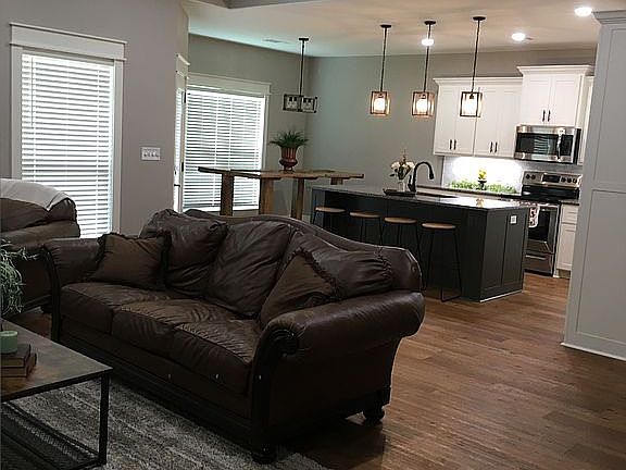 5th image of 13 Wedgewood Dr