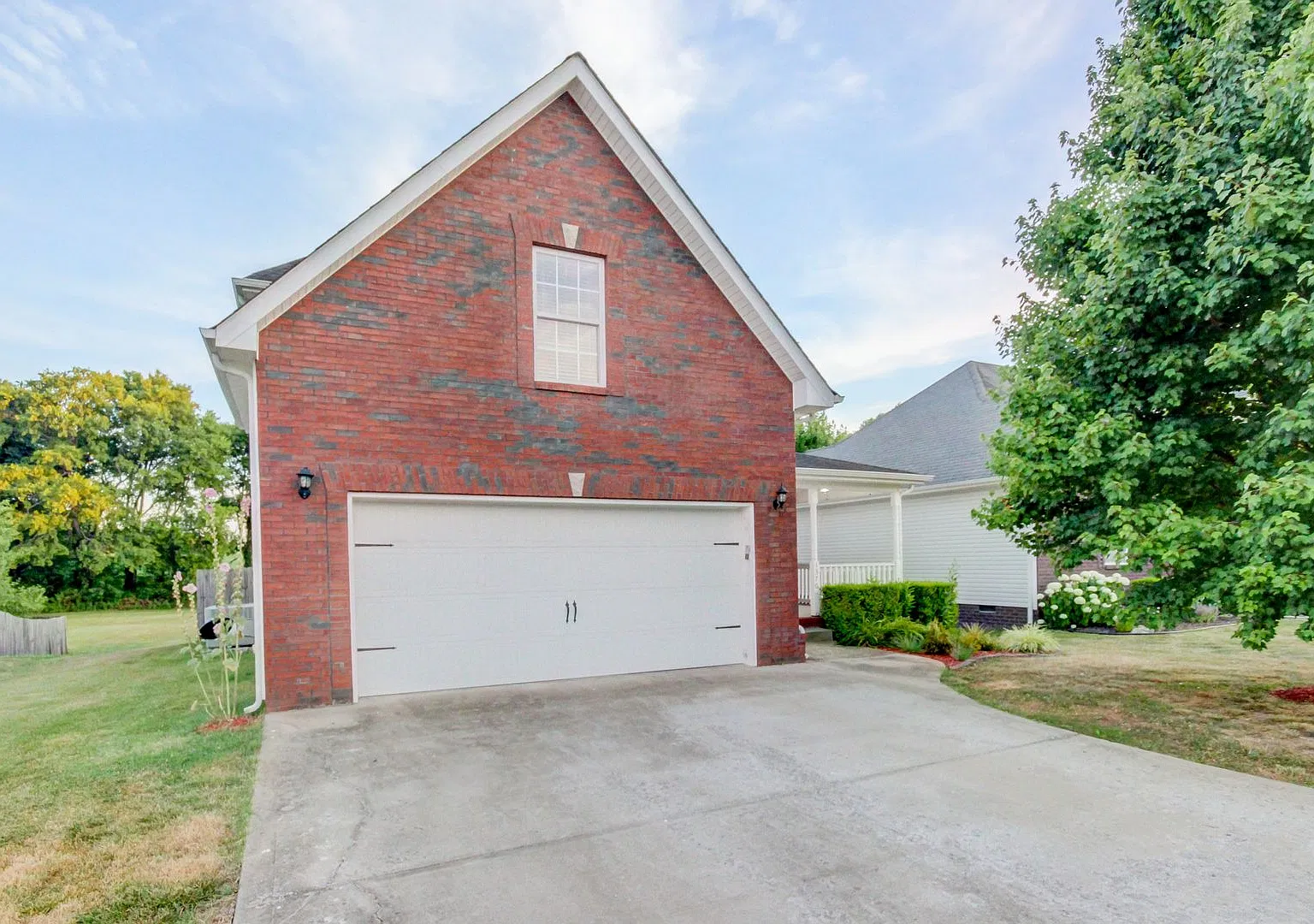 Stunning Brick Front Home With Fireplace And Hardwood Flooring In Fields of Northmeade — Photo 2