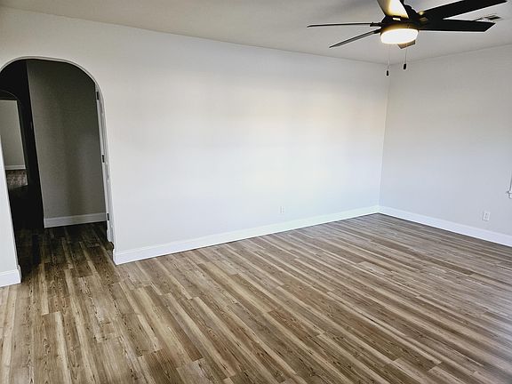 4th image of 905 W Illinois Ave