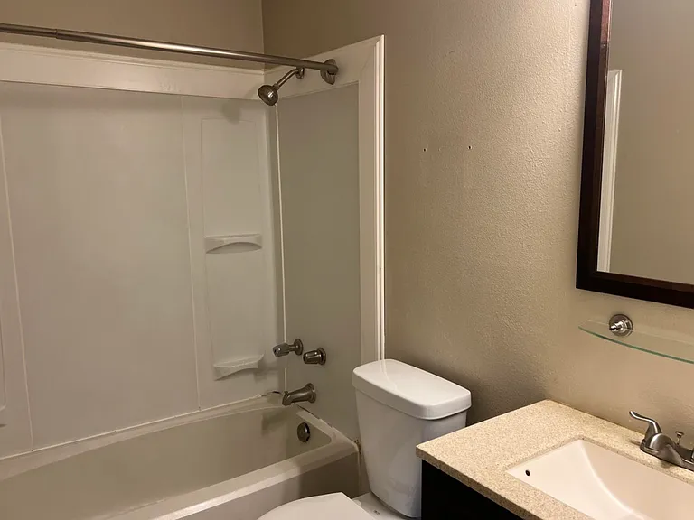 402 Thompson Dr — Photo 12