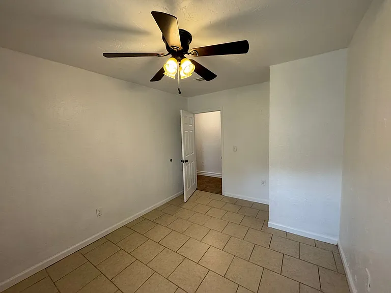 715 E Plymouth Ave — Photo 15