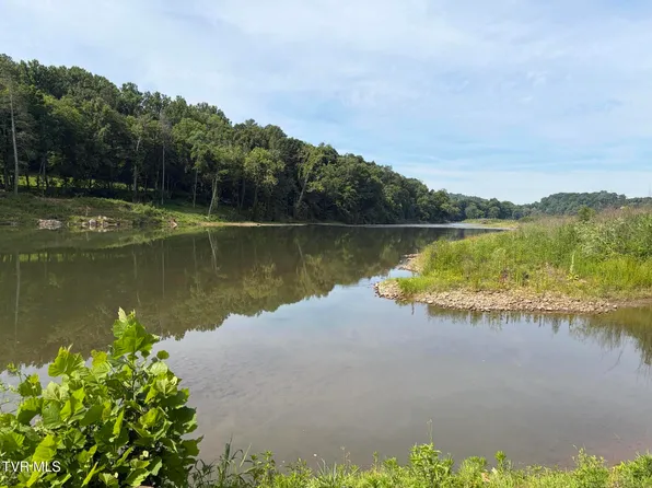 2 River Village Ln, Afton, TN 37616