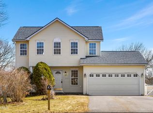 15 Tamian Pass, Ballston Lake, NY 12019