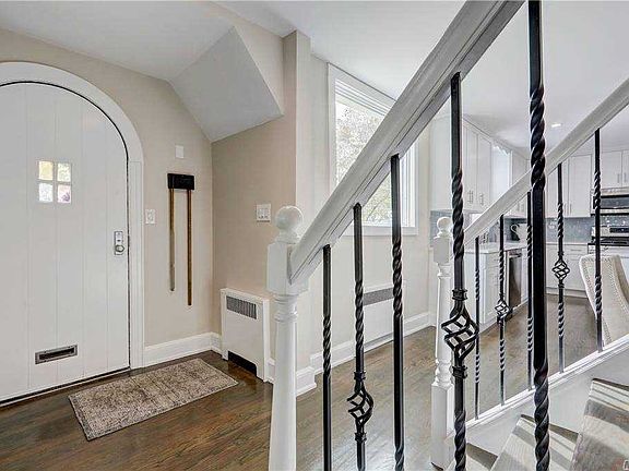 3rd image of 30 Horton St