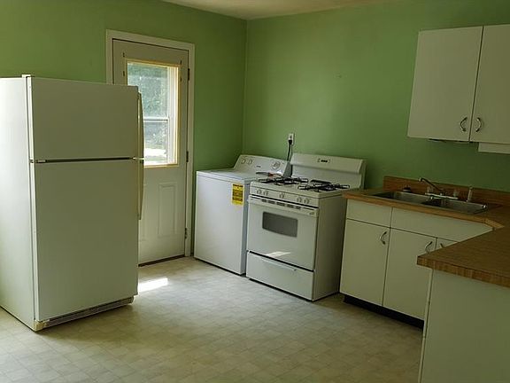 3rd image of 805 Richard Dr